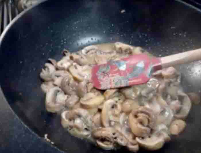 Shallot and mushrooms 