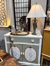 Red Tulip Antiques